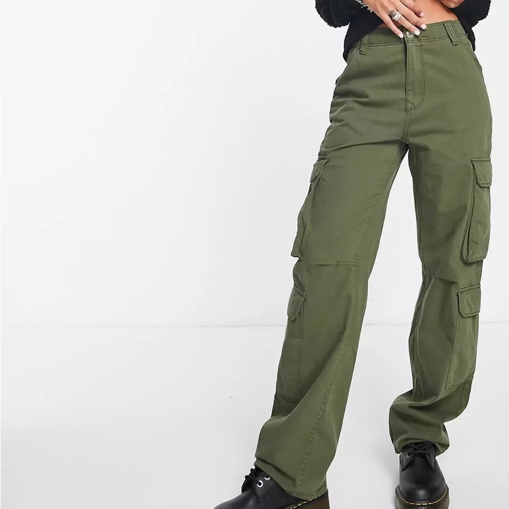 NWT Bershka multipocket green cargo pants